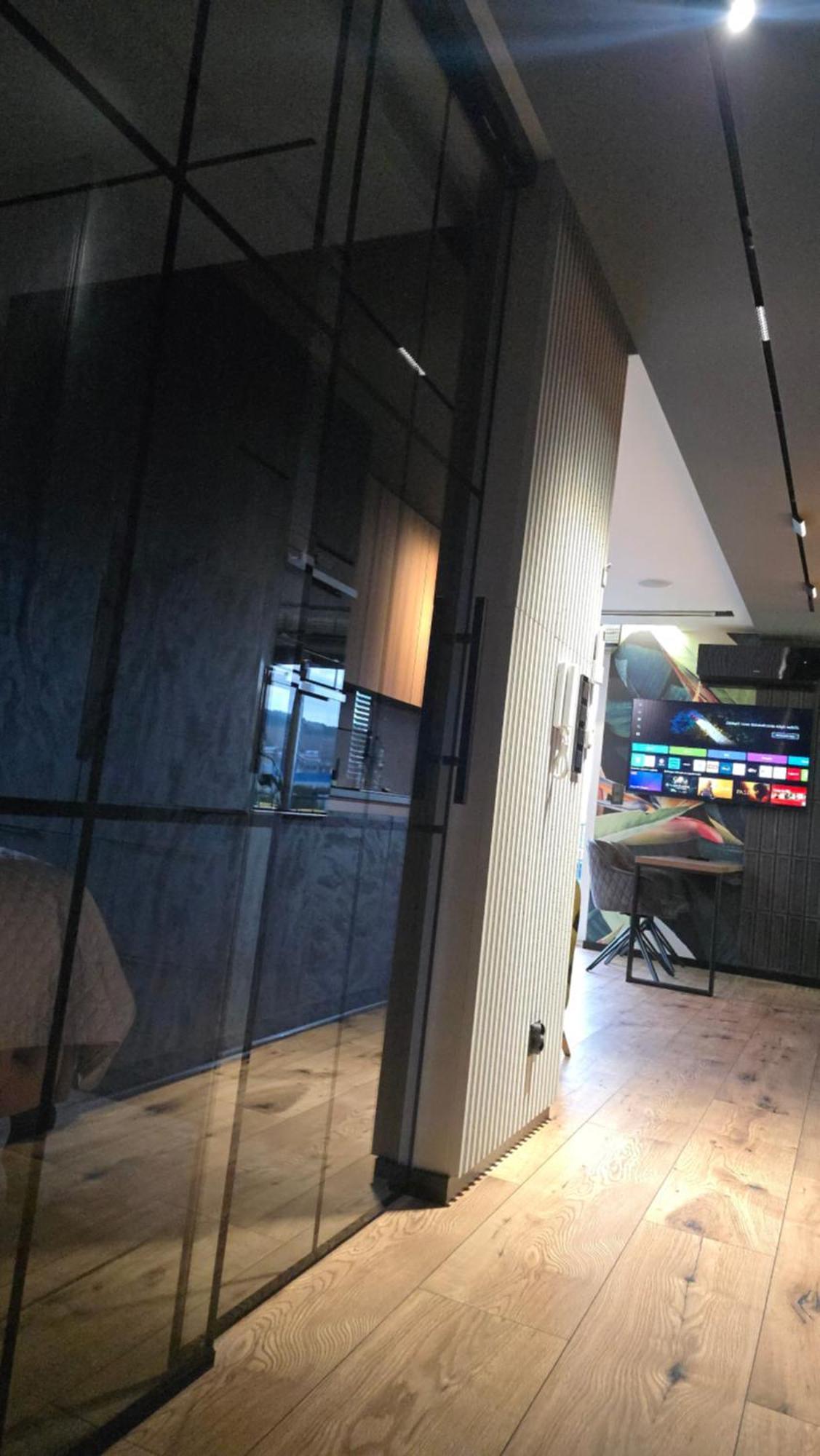 Apartament Dark Prestige New ! - Dostep 24H, Projektor , Garaz Podziemny , Klimatyzacja , Duzy Taras Kielce Kültér fotó