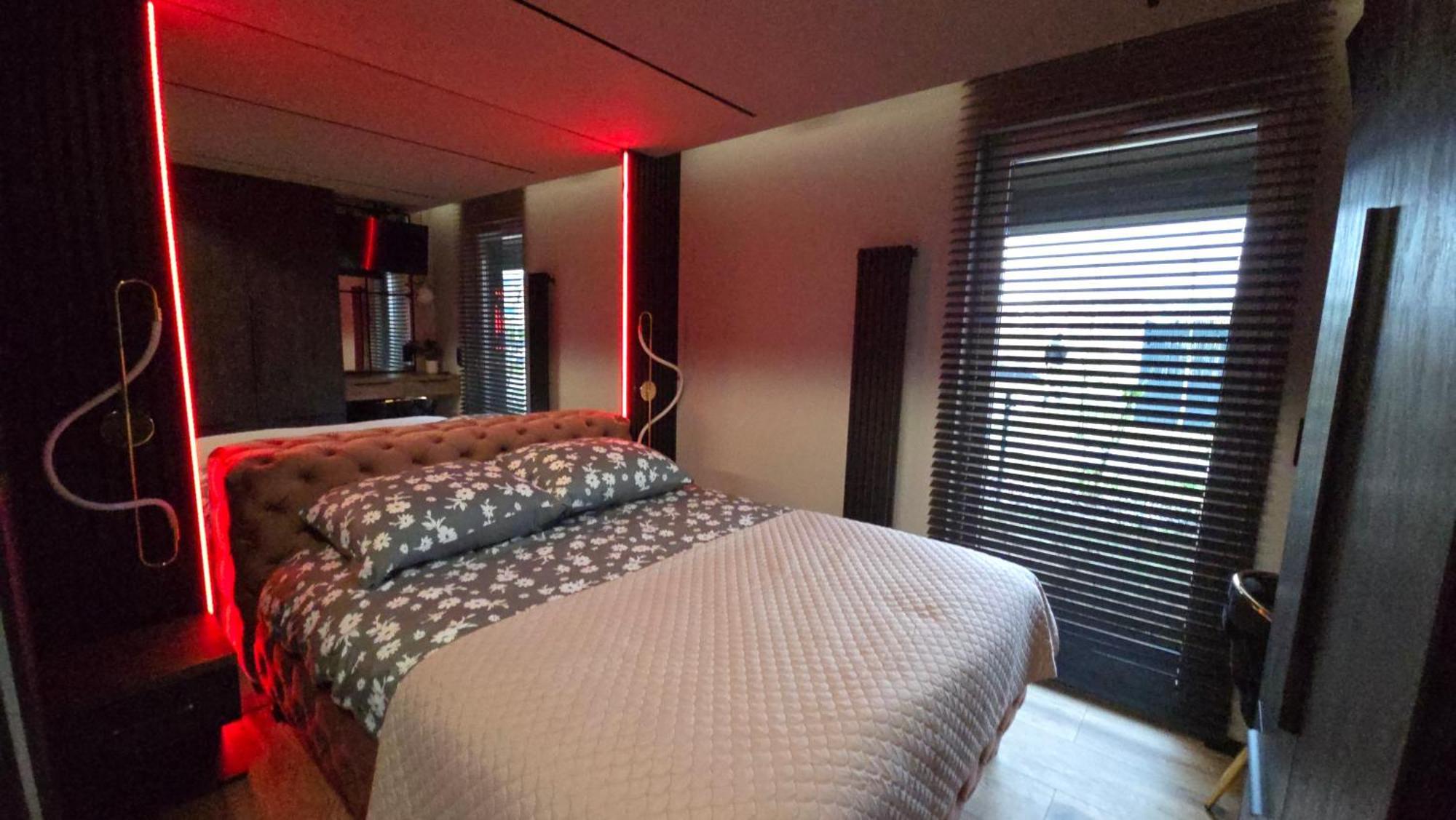 Apartament Dark Prestige New ! - Dostep 24H, Projektor , Garaz Podziemny , Klimatyzacja , Duzy Taras Kielce Kültér fotó